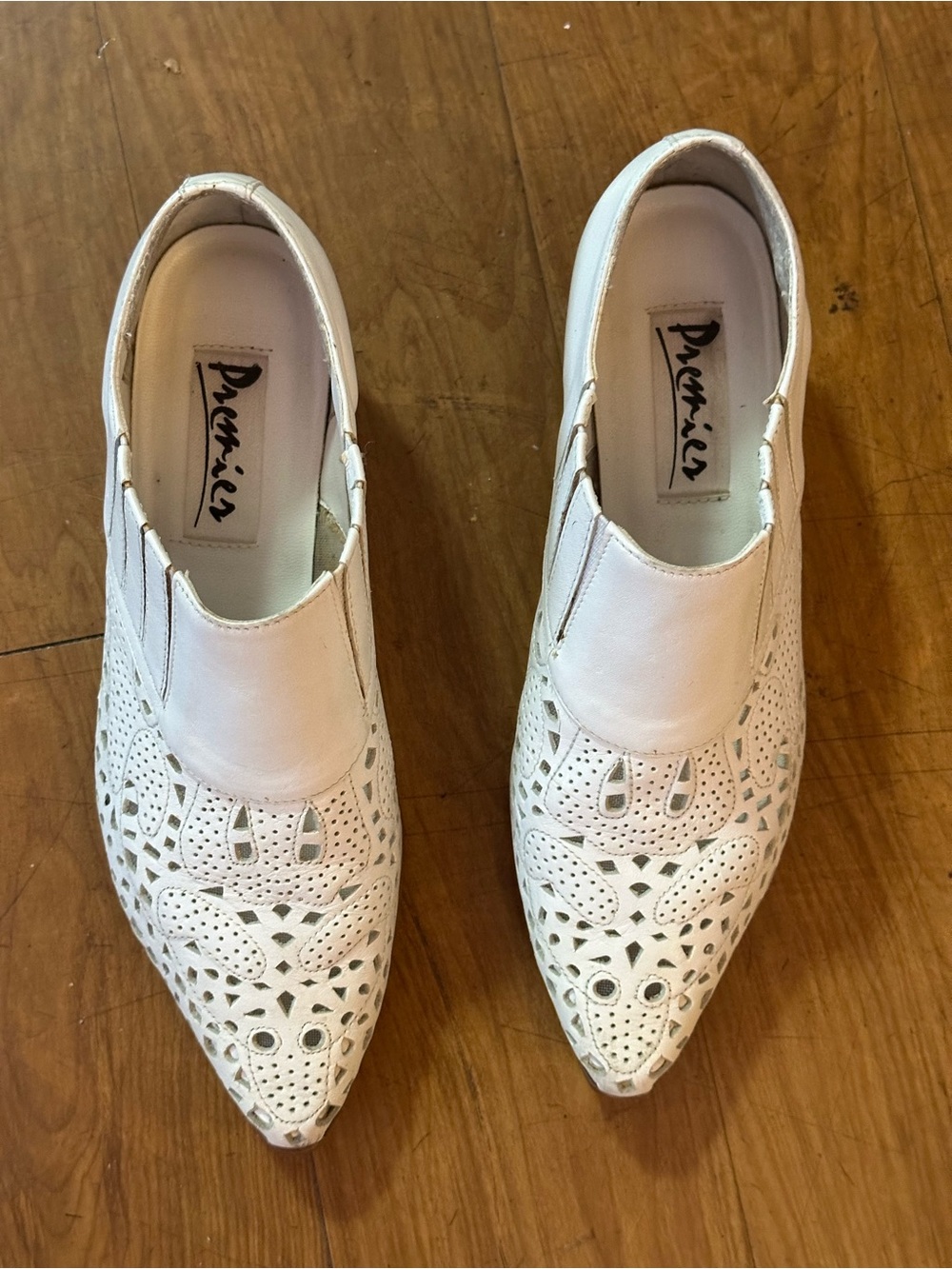 Brazilian leather White Laser-Cut Pointed Slip-On bootie